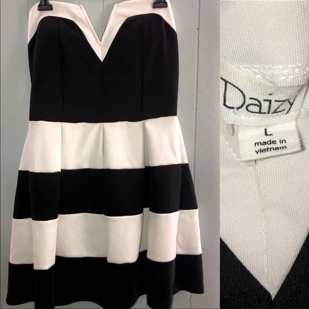 Daizy black and white striped dress size L